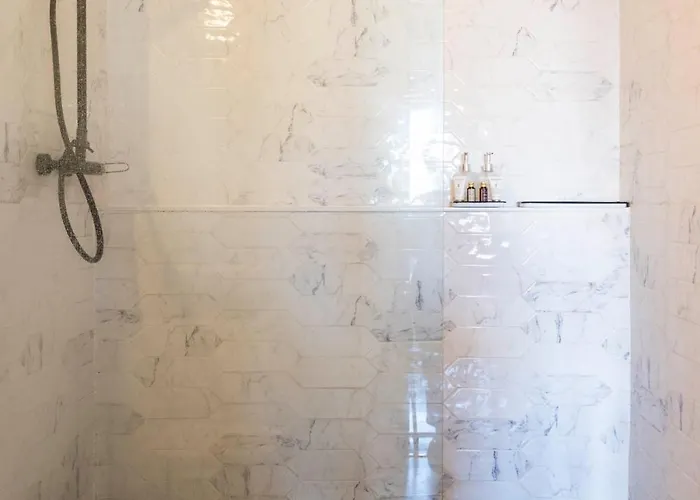 Enchanting 2 Br Flat With Terrace Near Plaça Espanya