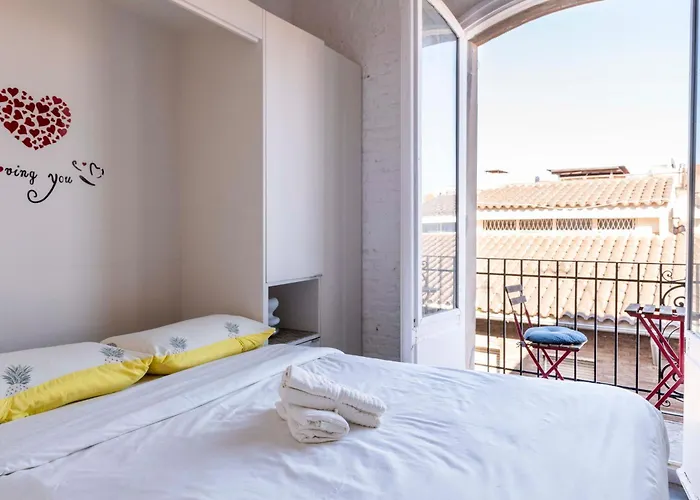 Apartamento Enchanting 2 Br Flat With Terrace Near Plaça Espanya